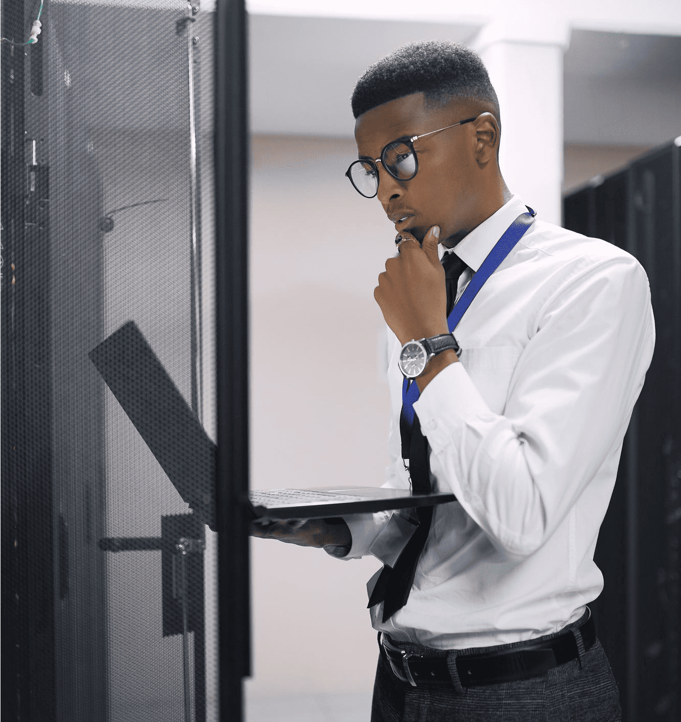 Infraestrutura de rede e servidores em data center corporativo